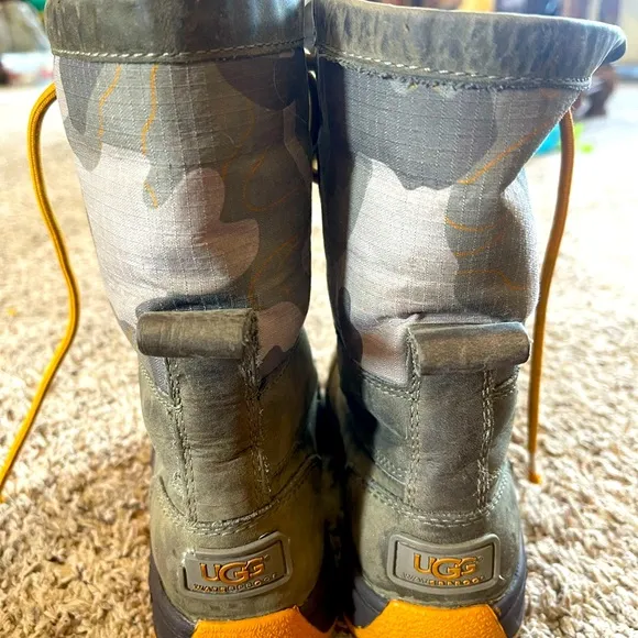 Boys UGG boots size 11 Camo Army green/tan