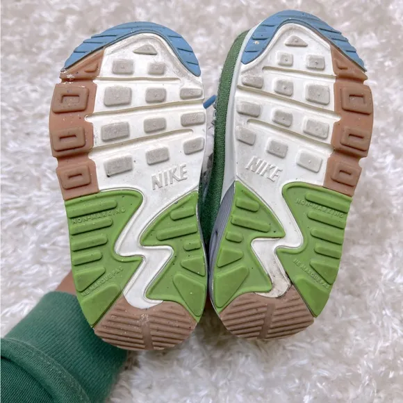 NIKE || Unisex Kids Air Max 90 SE Sun Club Athletic Shoe (6C)