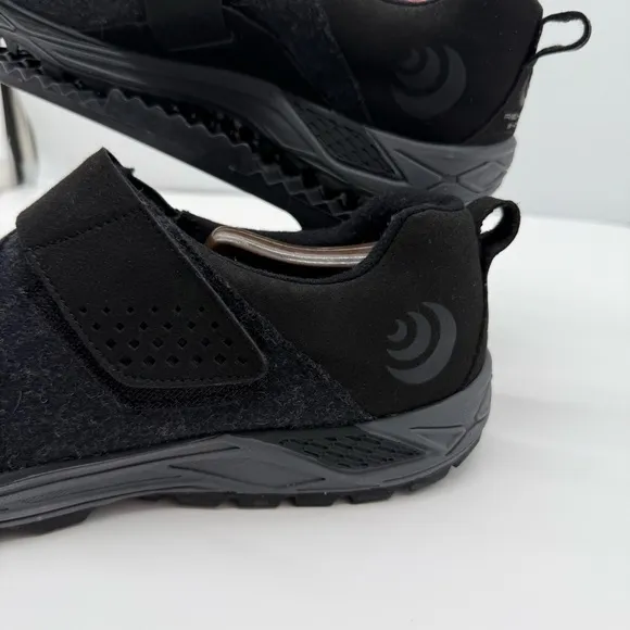 Topo Athletic Rekovr Mens 10 Recovery Shoes Charcoal Black Slip On Hiking Trail